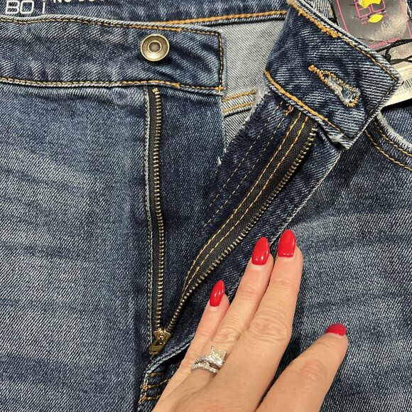 No Boundaries Jr Size 21 Jeans Super High Rise Mom Destructed Relaxed Dark Wash - Picture 8 of 13